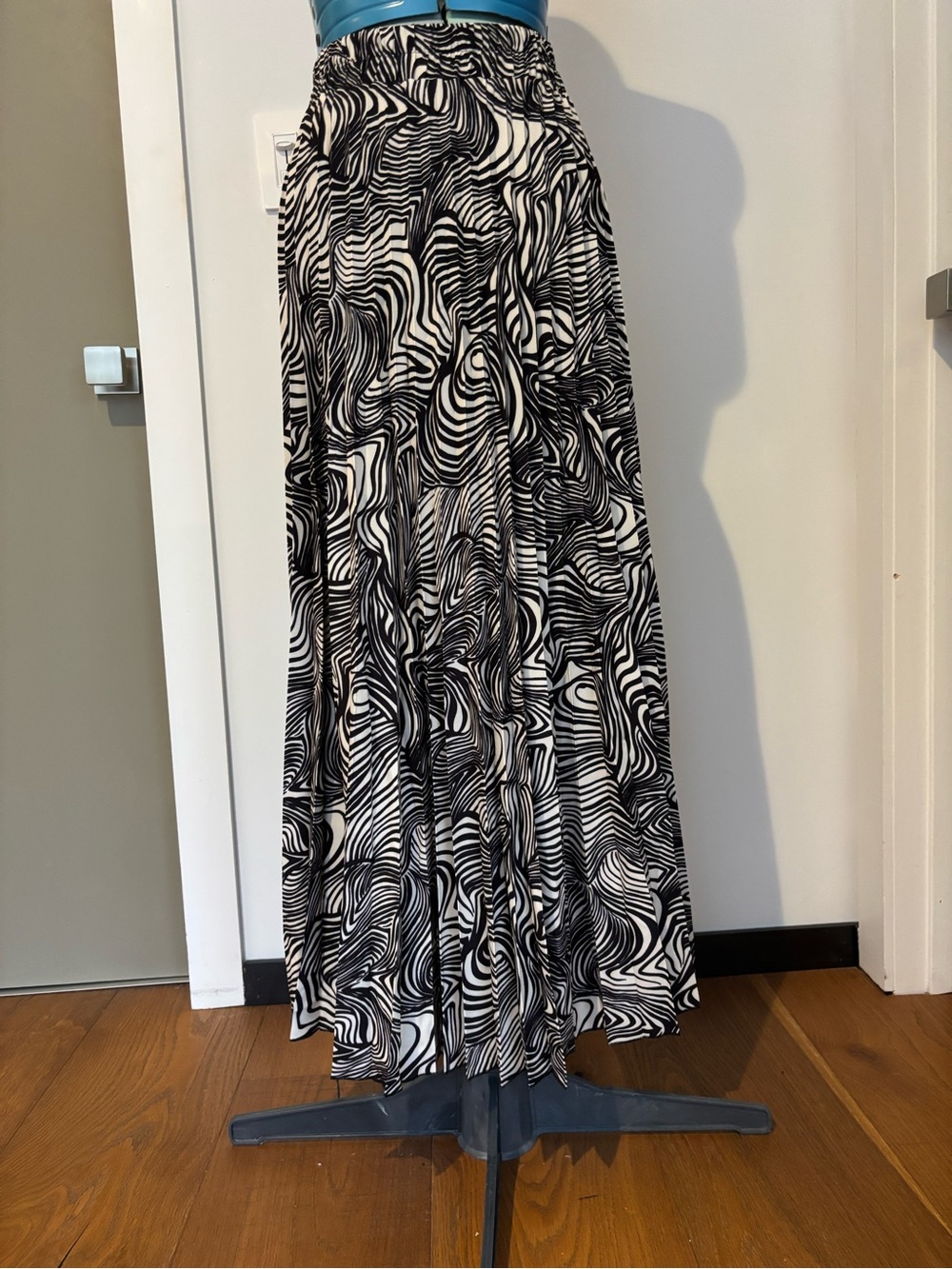 NWT 8 by YOOX Made in Italy Beige Black Zebra Maxi Skirt IT 40 US 4